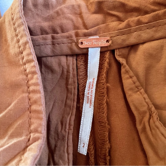 Free People Cargo Pocket Taper Pants in Brown Size 2 NWT - Picture 10 of 12